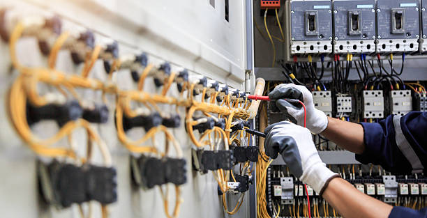 Professional Electrician technician working in Lauderhill, FL